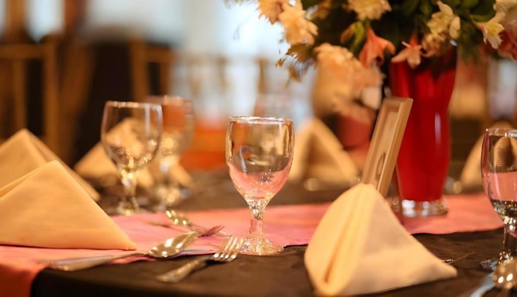 Lancaster Hotel Manila Mandaluyong Zewnętrze zdjęcie
